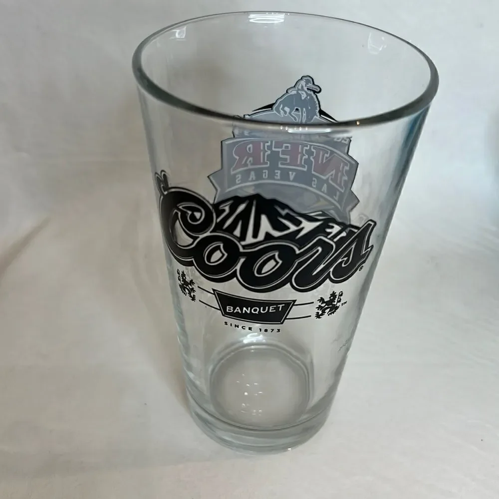 Wrangler NFR Las Vegas Beer Mug Glass 2011 Coors Banquet 16 Ounces Bar 6 In Tall